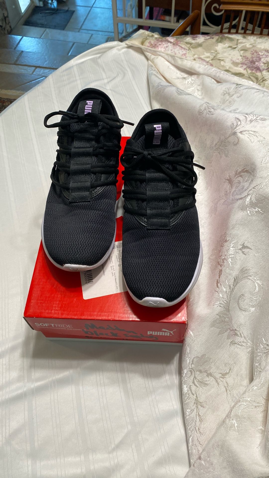 PUMA Sneakers Women Sz 9 Like new!