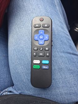 32" Roku Tv &  Paramount+ free