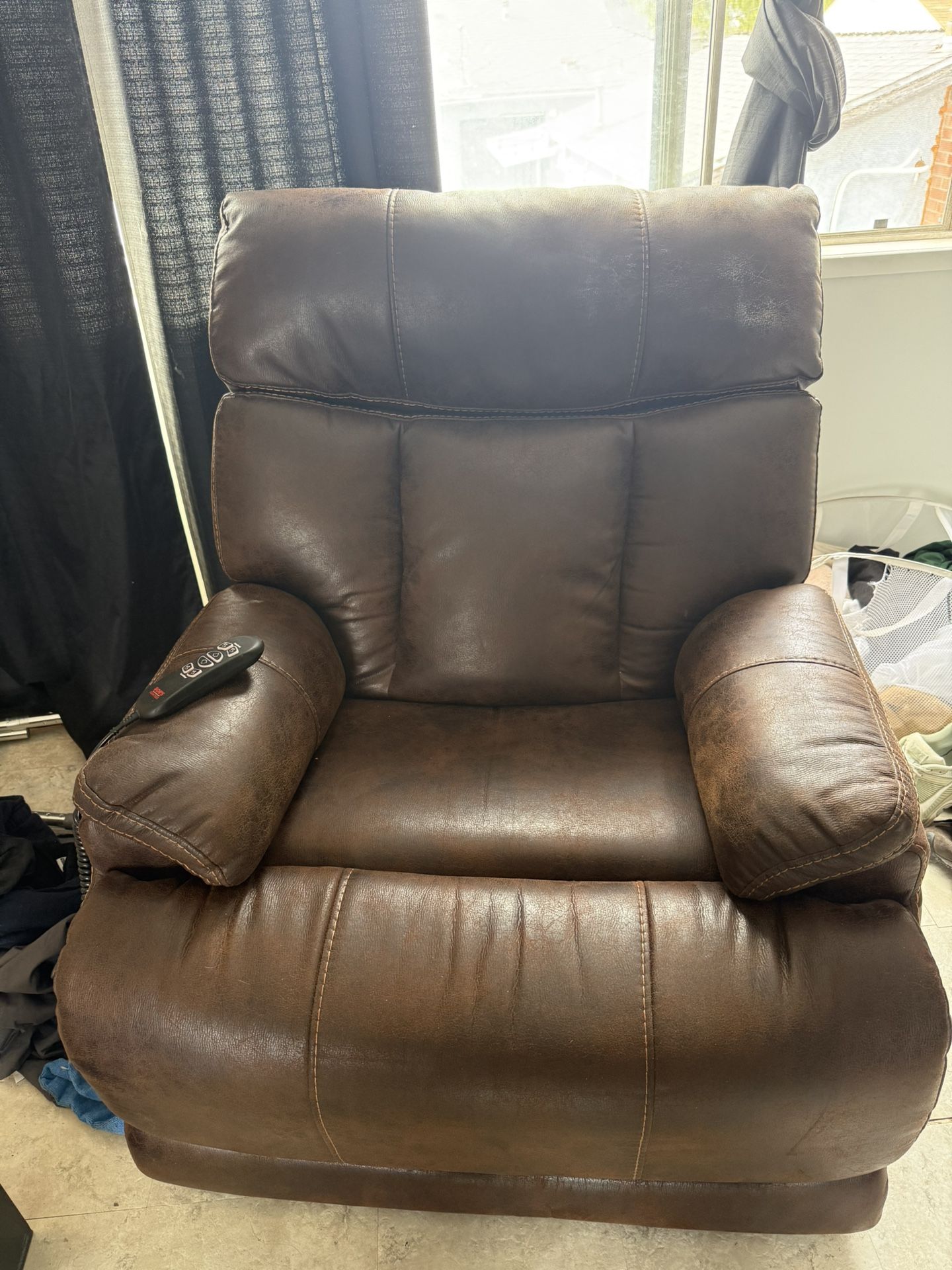 Reclining Chair With Lumbar And Headrest Controls. 