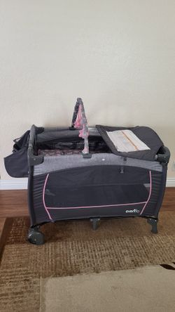 Evenflo Baby Playpen Deluxe ( Read Description !!)