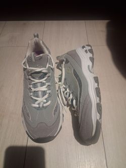 Women's size 11 skechers