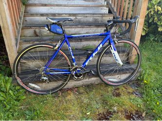 2010 Fuji Roubaix 3.0 53cm road bike