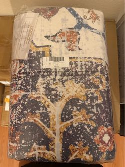 Area Rug 6x9 new - purple / beige