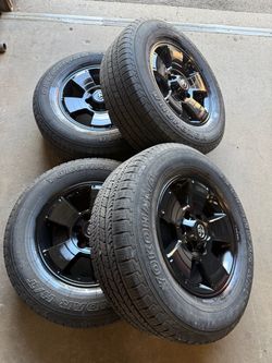 6x139.7 - TOYOTA OEM WHEELS ORIGINAL - 17” - Set of 4 - YOKOHAMA tires 95% life