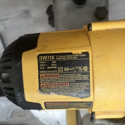 Dewalt Mitters Saw 
