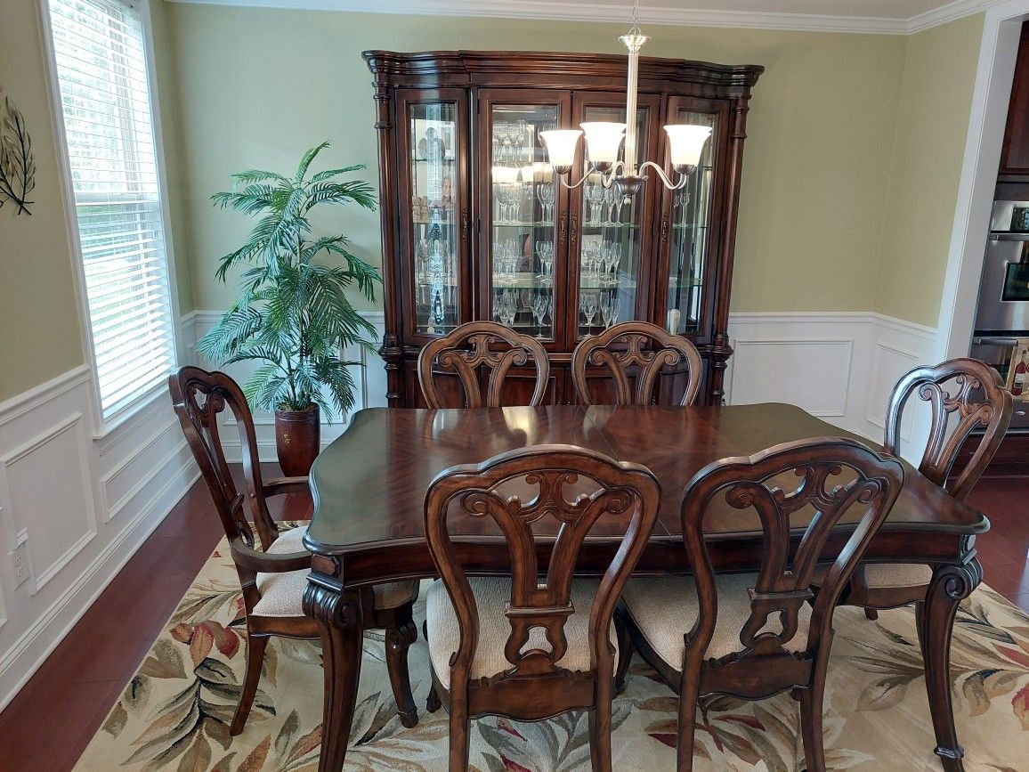 Bernhardt James Island Collection Dining Set
