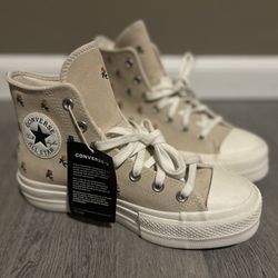 Selling  New  Converse Size 7 for $30