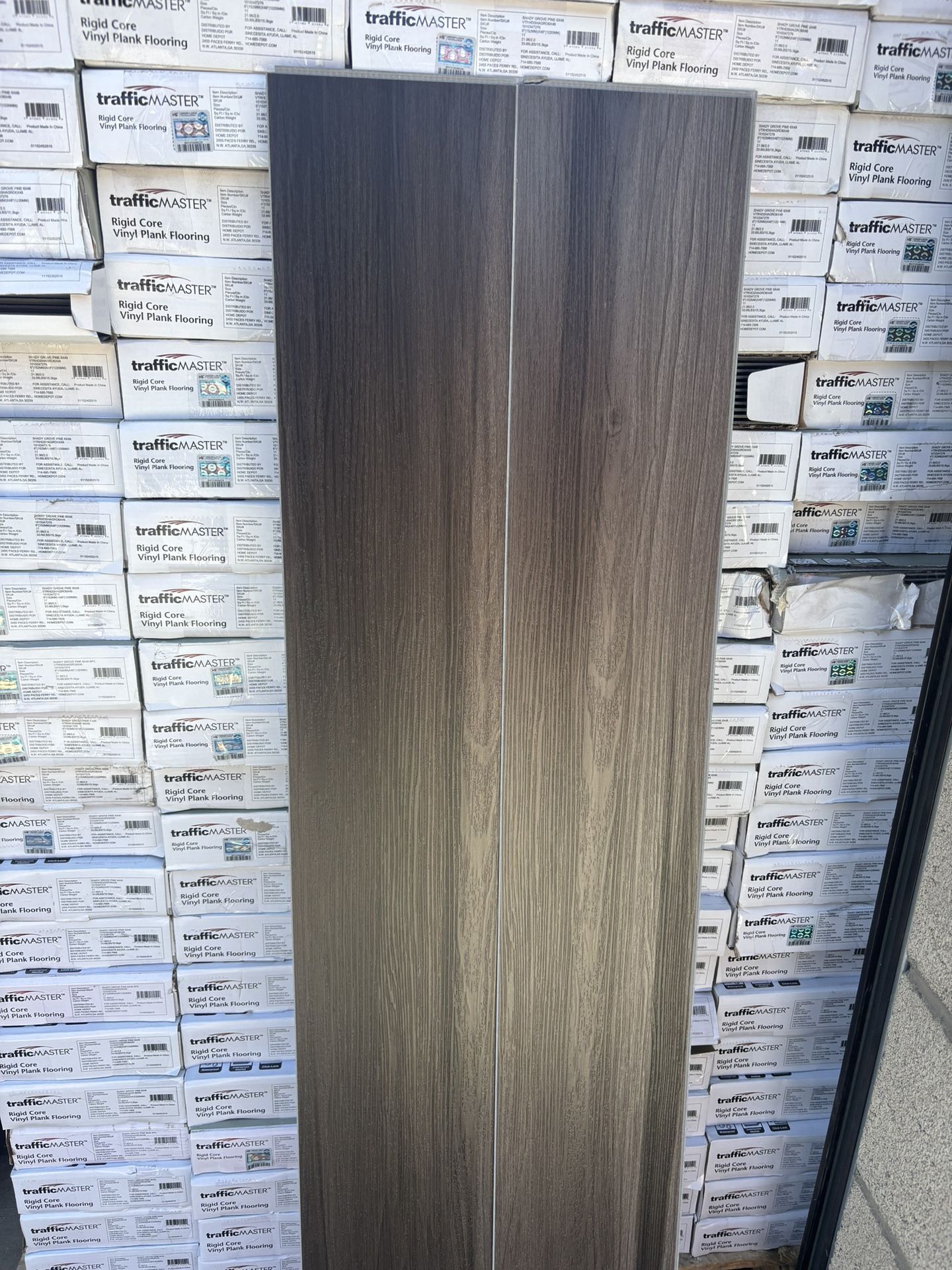 Trafficmaster Shady Grove Pine Waterproof Clicklock Luxury Vinyl Plank (21.95sqft /case)
