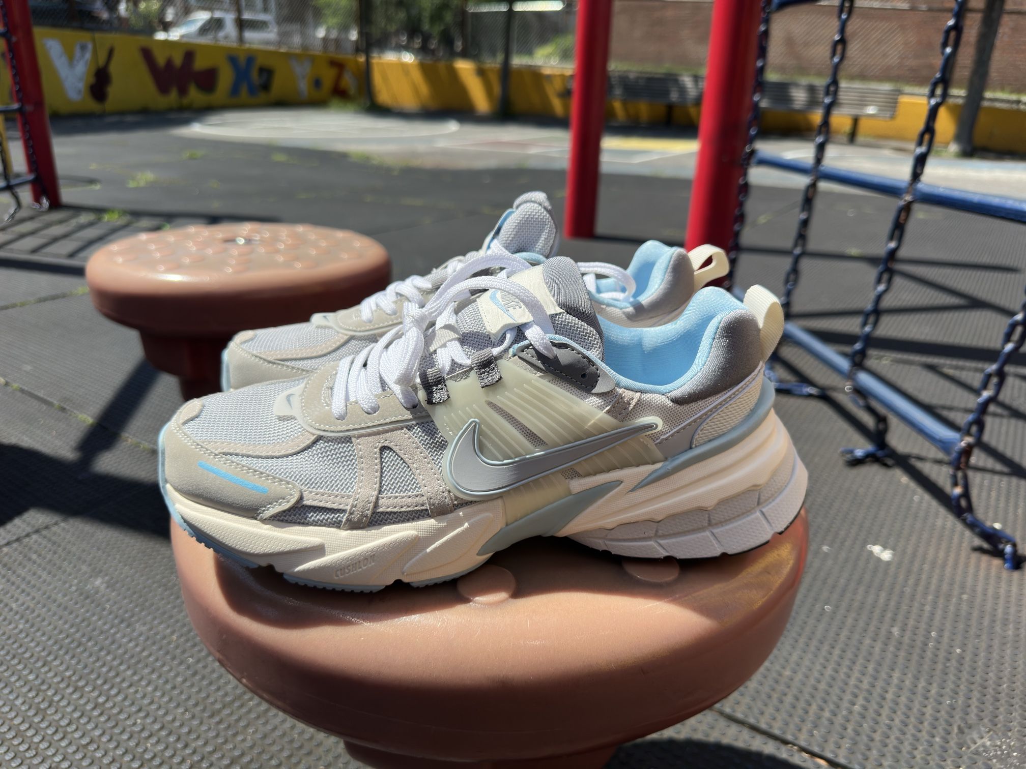 NIKE V2K RUN "METALLIC PLATINUM" SNEAKERS - NEUTRALS