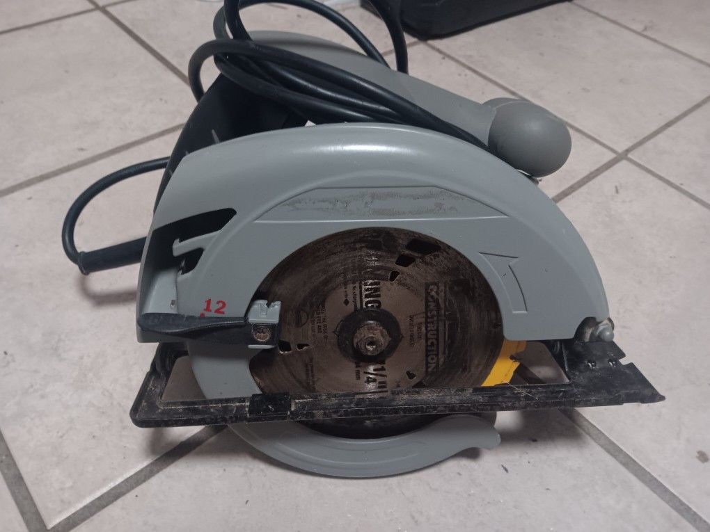 CRAFTSMAN 7 1/4" CIRCULAR SAW