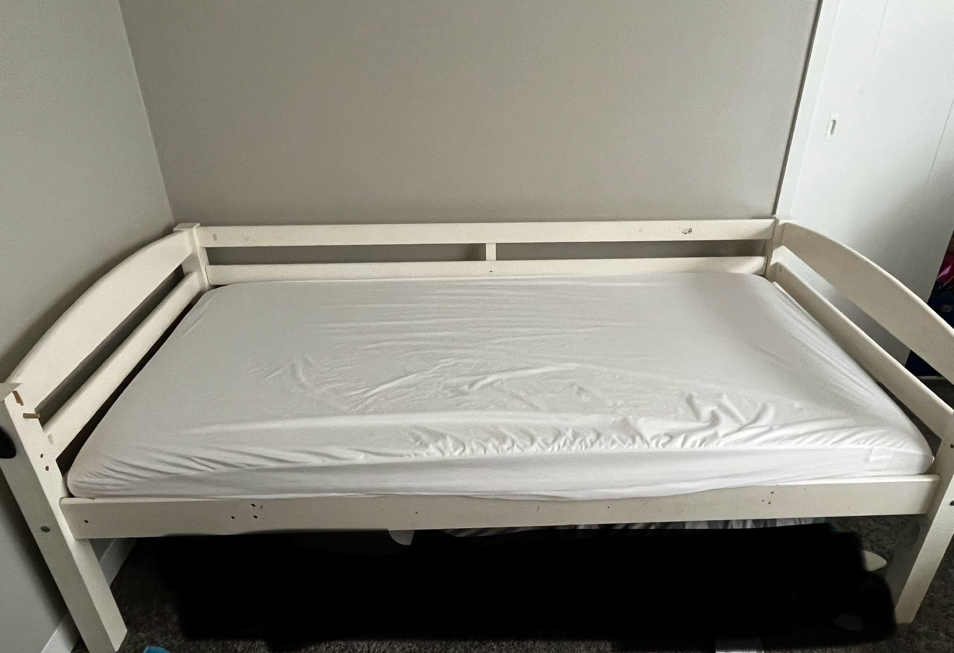 Twin Beds With Mattresses And Mattress Covers. 