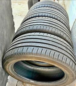 235 45 18 Michelin tires Con 80% de Vida Las 4