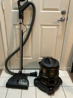 Rainbow vacuum cleaner and attachment in very good condition