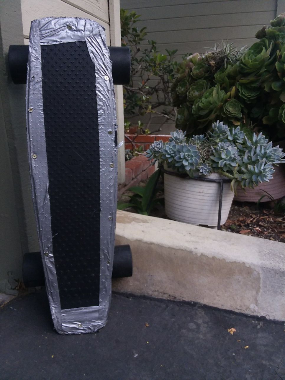 LOU Board 1.0 Electric Skateboard