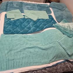 Aqua Green/blue Bathroom Rugs And Towels