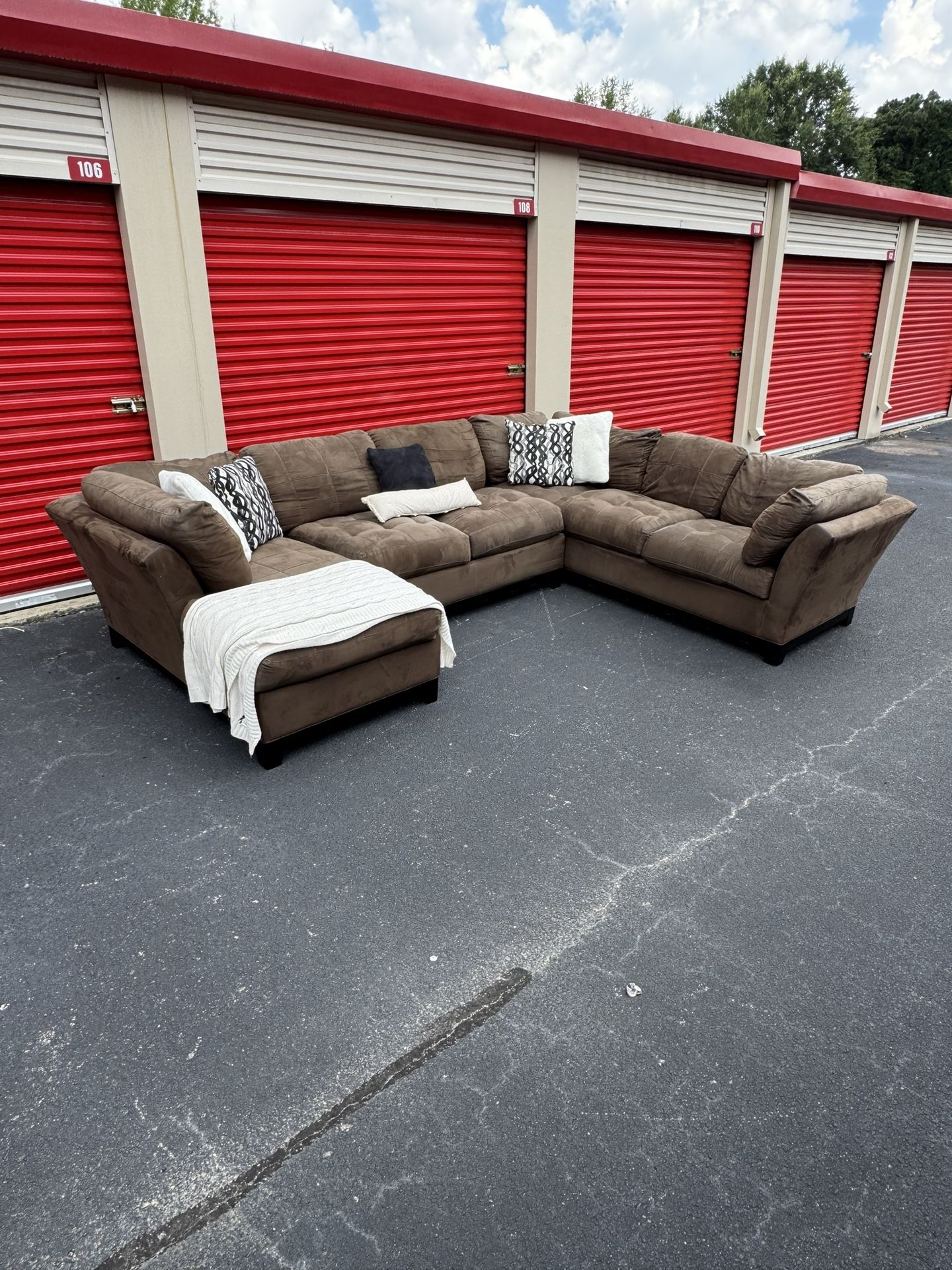 FREE DELIVERY - Cindy Crawford Sectional