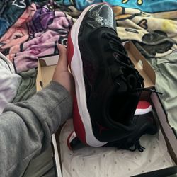 AIR JORDAN 11 CMFT LOW
