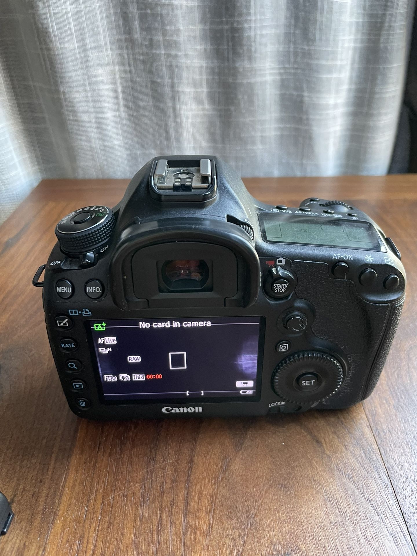 Canon EOS 5D Mark III + 50mm f/1.4