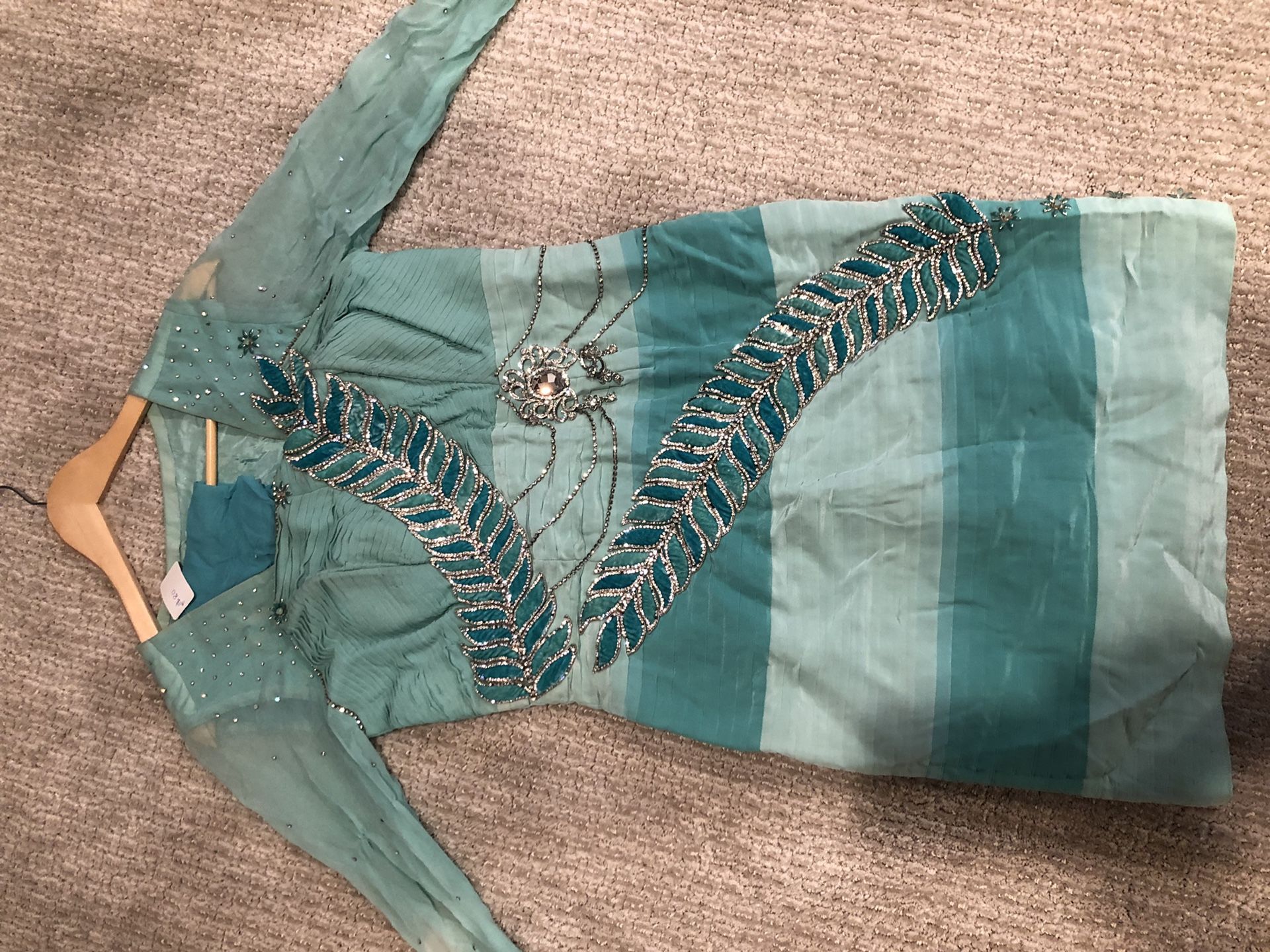 BRAND NEW INDIAN SUIT