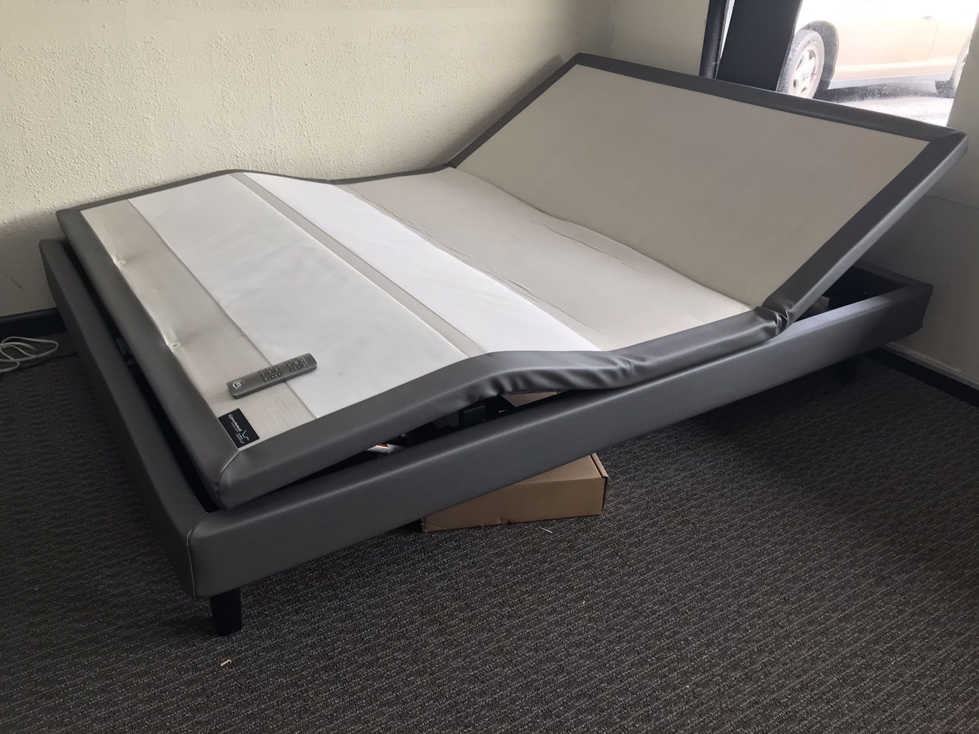 Queen adjustable base with massage feature