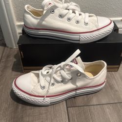 Little  Kid Converse shoes Size 13