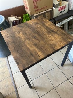 Kitchen Table Set w two chairs