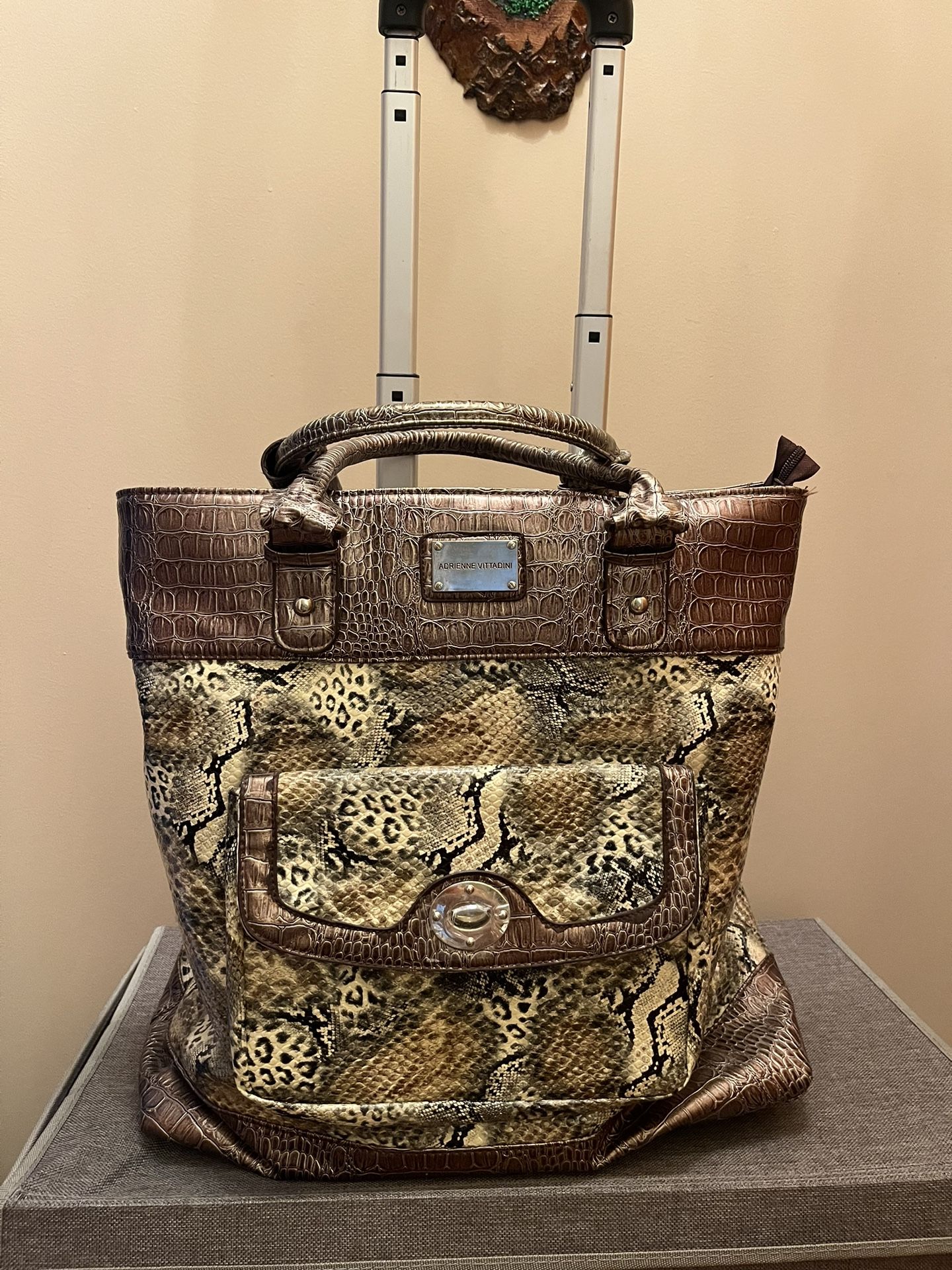 Adrienne Vittadini Animal Print Laptop Bag/traveling bag. Great for traveling, business trips. In great condition Size: 17L × 9.5W × 16.75H Inside ha