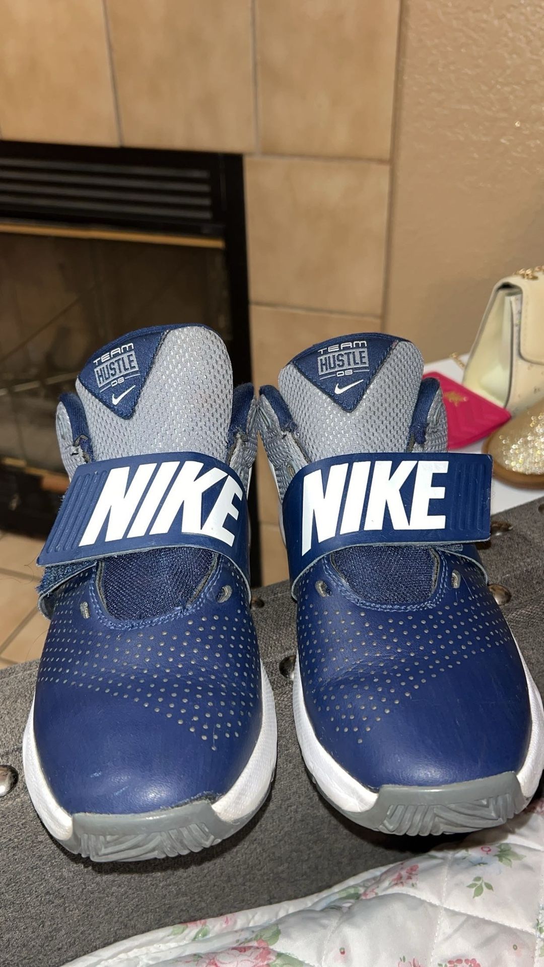 NIKE shoes Size 5Youth