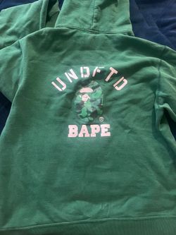 UNDEFEATED BAPE PULLOVER HOODIE SIZE XL
