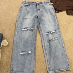 PrettyLittleThing Bleach Wash Baggy Low Rise Ripped Boyfriend Jeans