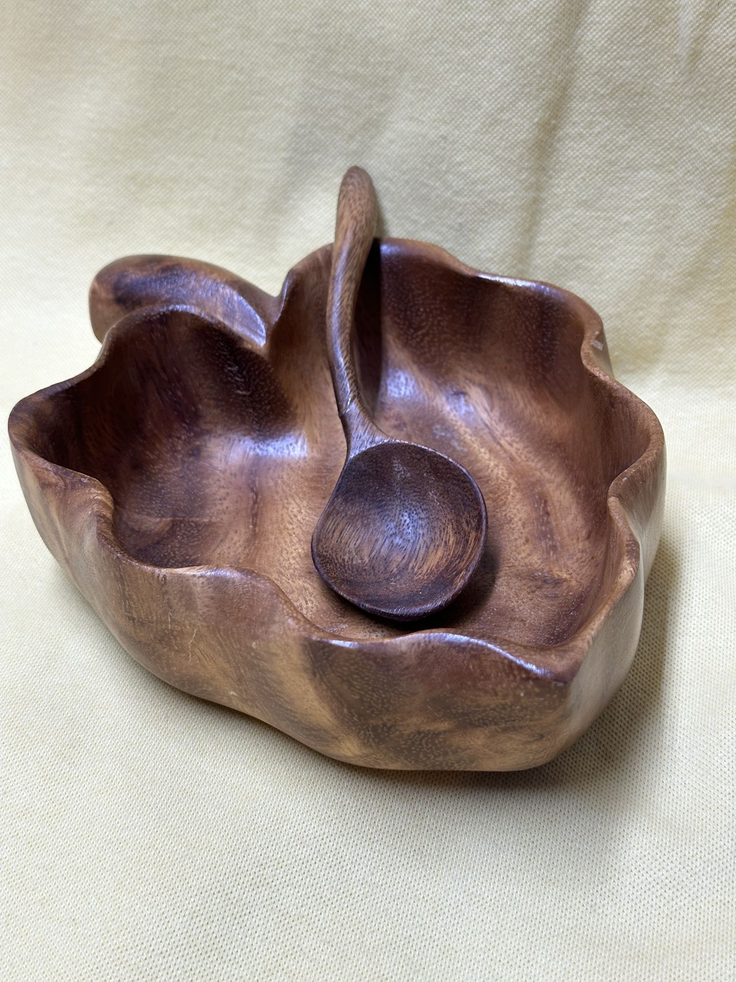 Carved Wood Taro Leaf Nut Bowl