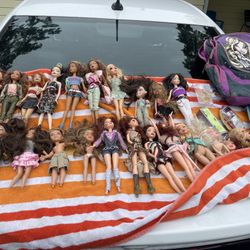 Huge Lot of Bratz Dolls And Accessories 