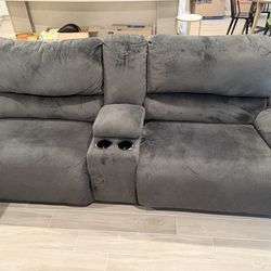 Power Reclining Sectional Couch w/ Chaise + Cupholders (Like New)