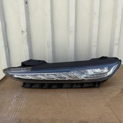 2018 2019 2020 2021 2022 Hyundai Kona Daytime Running Light Left Driver Side LH Used OEM Headlight 