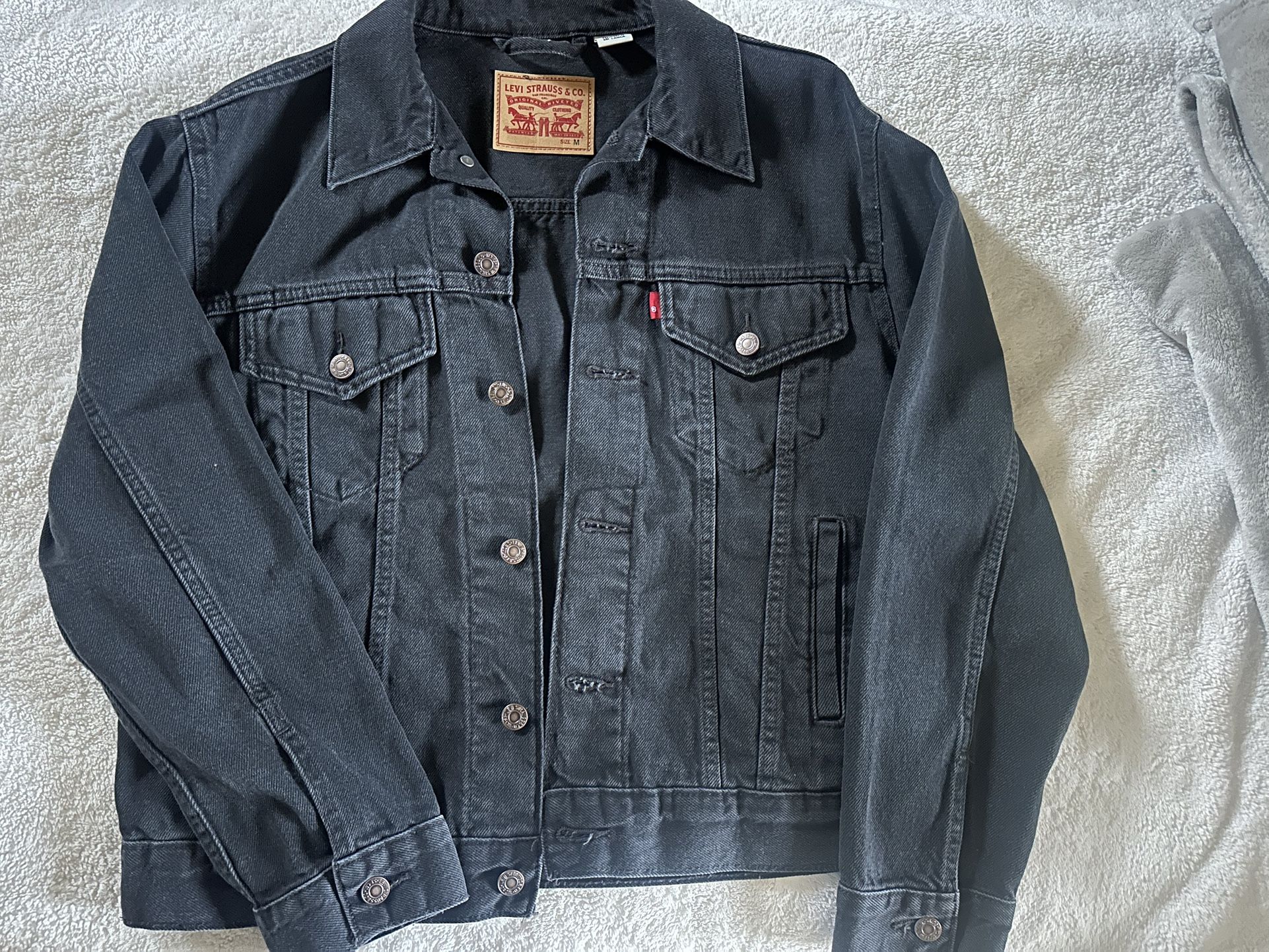 Women’s Levi Light Wash Denim Jacket Size Medium