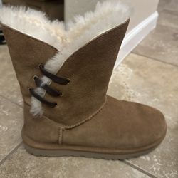 Ugg Boots(women’s 