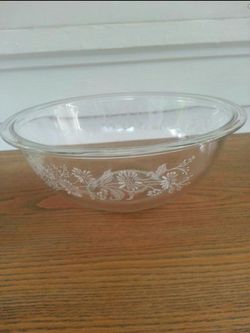 Pyrex Glass, White on Clear Daisy Pattern 325 Mixing Bowl 2.5 L