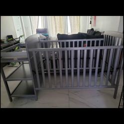 Crib With Changing Table 