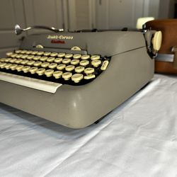 Vintage Smith Corona 5TE Electric Typewriter 1960 Elite Script Font Type Writer