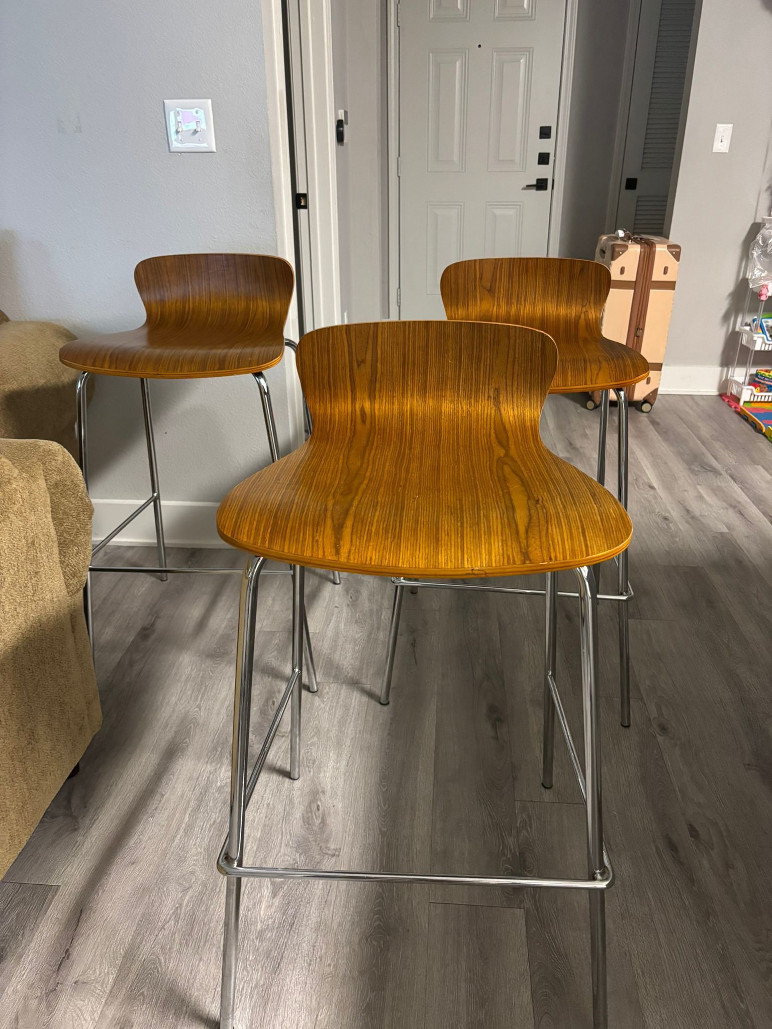 kitchen bar stools.