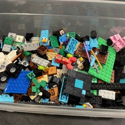 Awesome mix of LEGO bricks and minifigs! So many different colors and types of pieces. Has cool minifigs like LEGO Minecraft Allay, Creeper, Pink Pigs