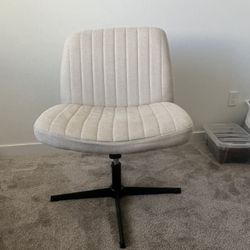 Criss Cross Swivel Chair