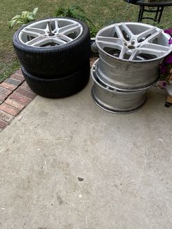 Tire 265/35. R22 for Toyota