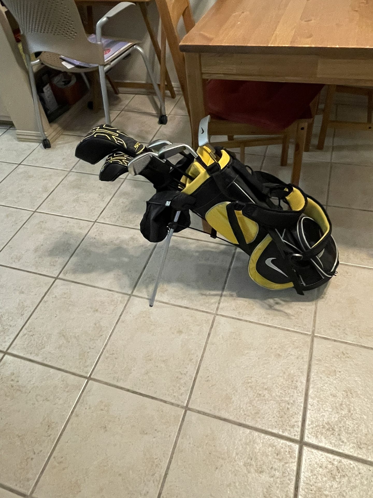 NIKE SQ MACH SPEED JR 6 CLUBS KIDS GOLF SET WITH STAND BAG LEFT HANDED