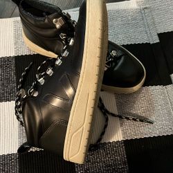  Veja Size 8