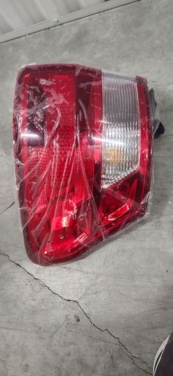 Jeep Grand Cherokee Tail Light (Driver Side Outer) 2011-2013