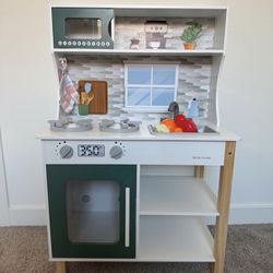 Brand new Delta Children Play Kitchen 
