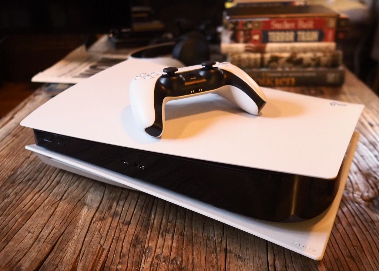 Like New Playstation 5. Comes With Red Dead Redemption 2, Spider-Man, Need For Speed Unbound. Ghost Recon Wild Lands, And God Of War