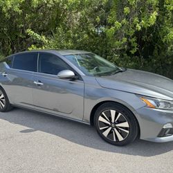 2020 NISSAN ALTIMA 2.5L SV *ONLY 107K MILES* WARRANTY* TRADES* FINANCE  *ONLY 107,000 MILES  2 OWNER  CLEAN CARFAX  CLEAN FLORIDA TITLE  4 NEW TIRES  