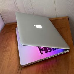 Apple MacBook Pro 13” I5/8GB/256GB SSD$140